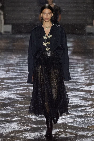 Look 10